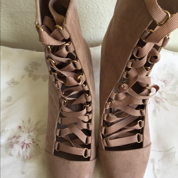 Shoes - Picture 2 of 5